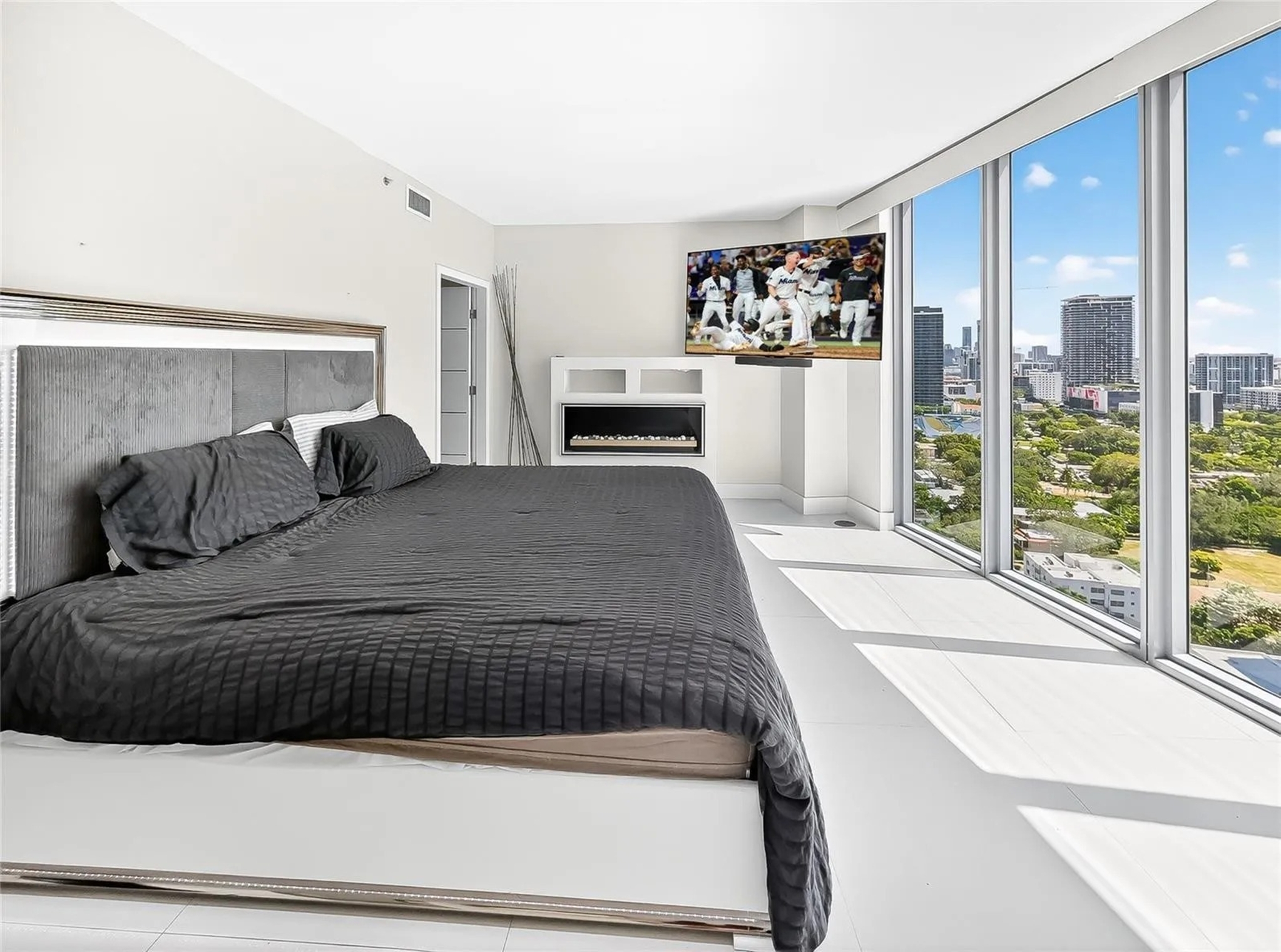 DCM_2183212 DCM_2183212