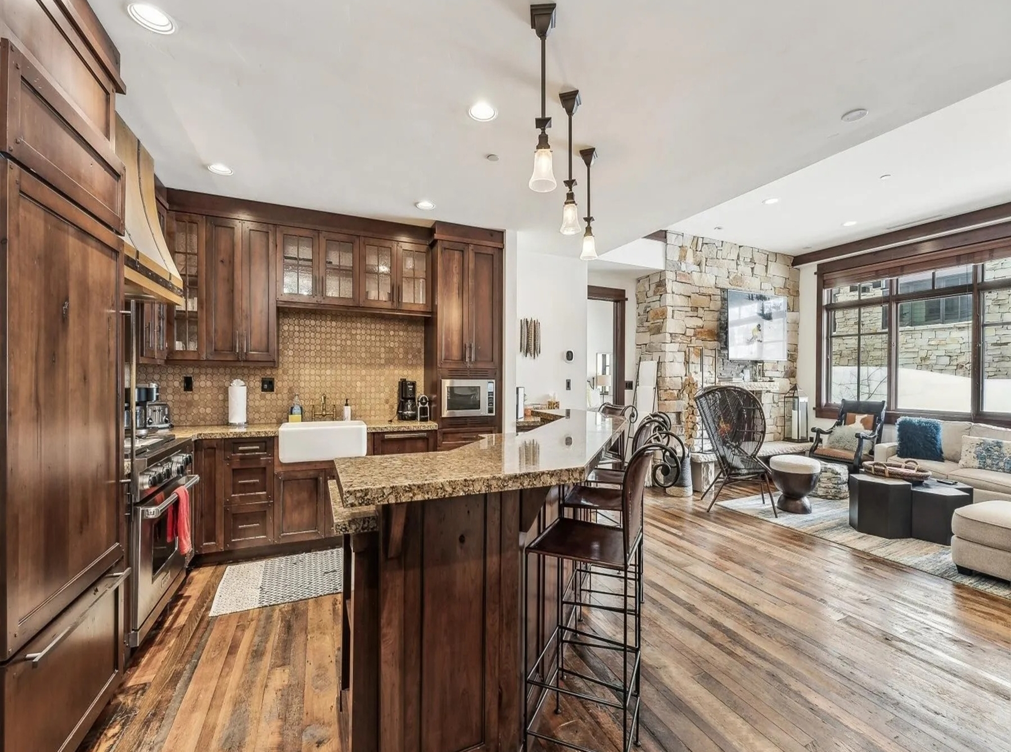 DCM_355335353 DCM_355335353