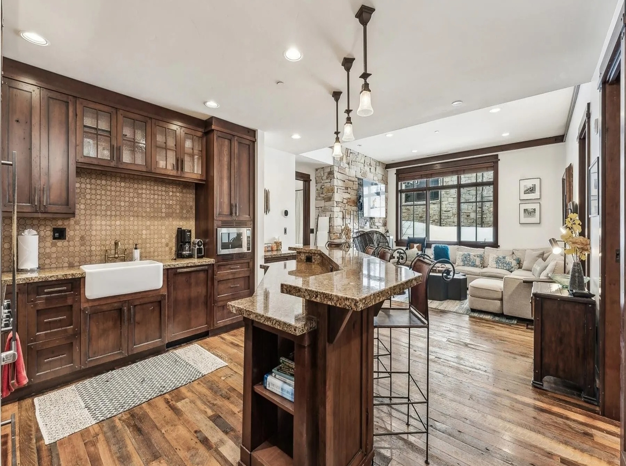 DCM_355435353 DCM_355435353