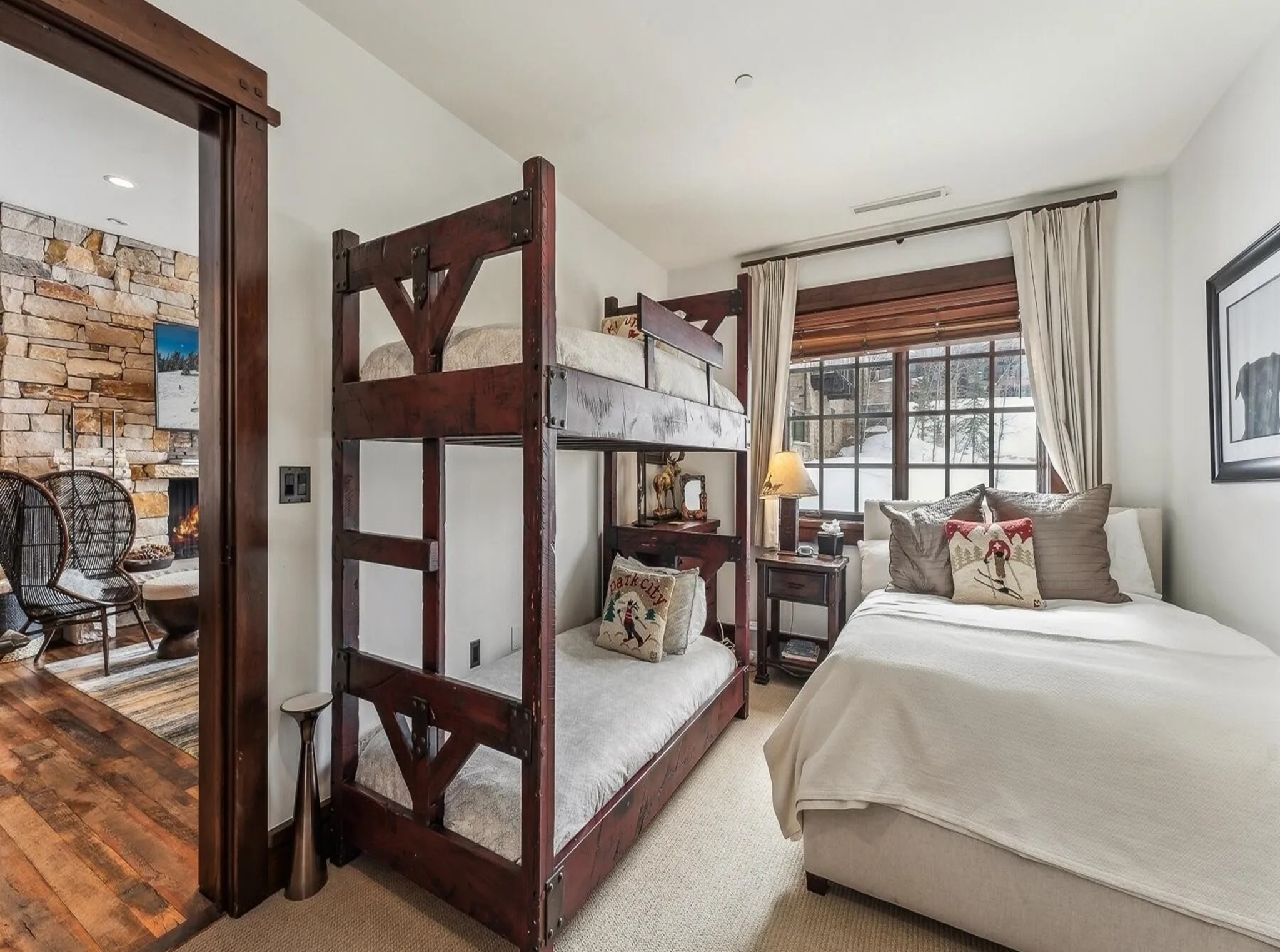 DCM_356735353 DCM_356735353