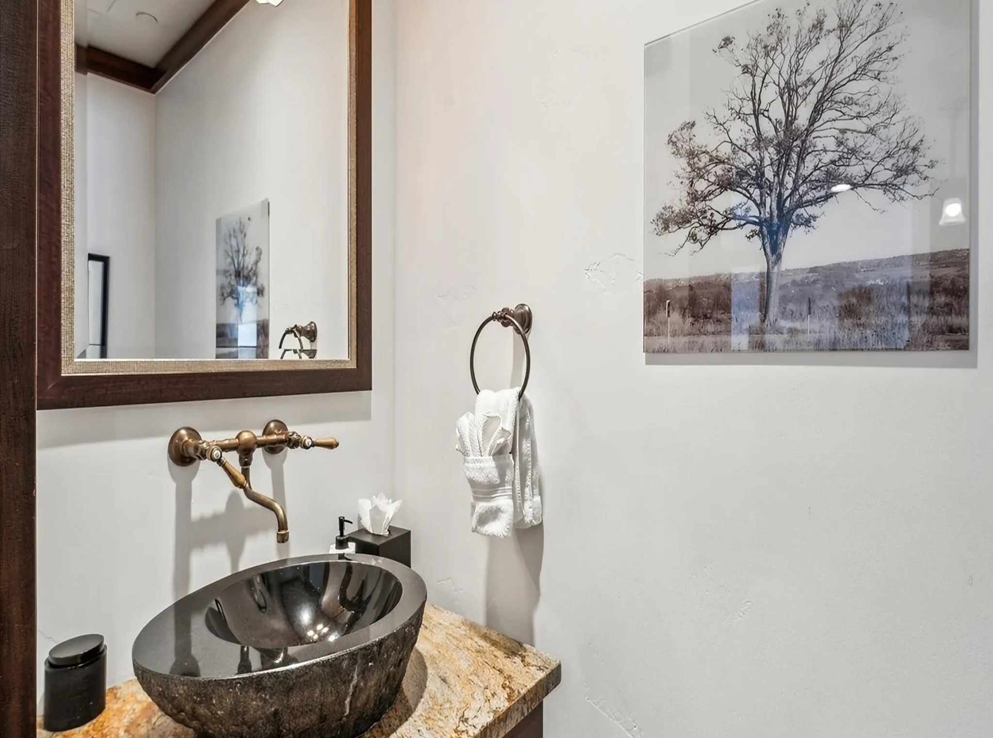 DCM_357135353 DCM_357135353